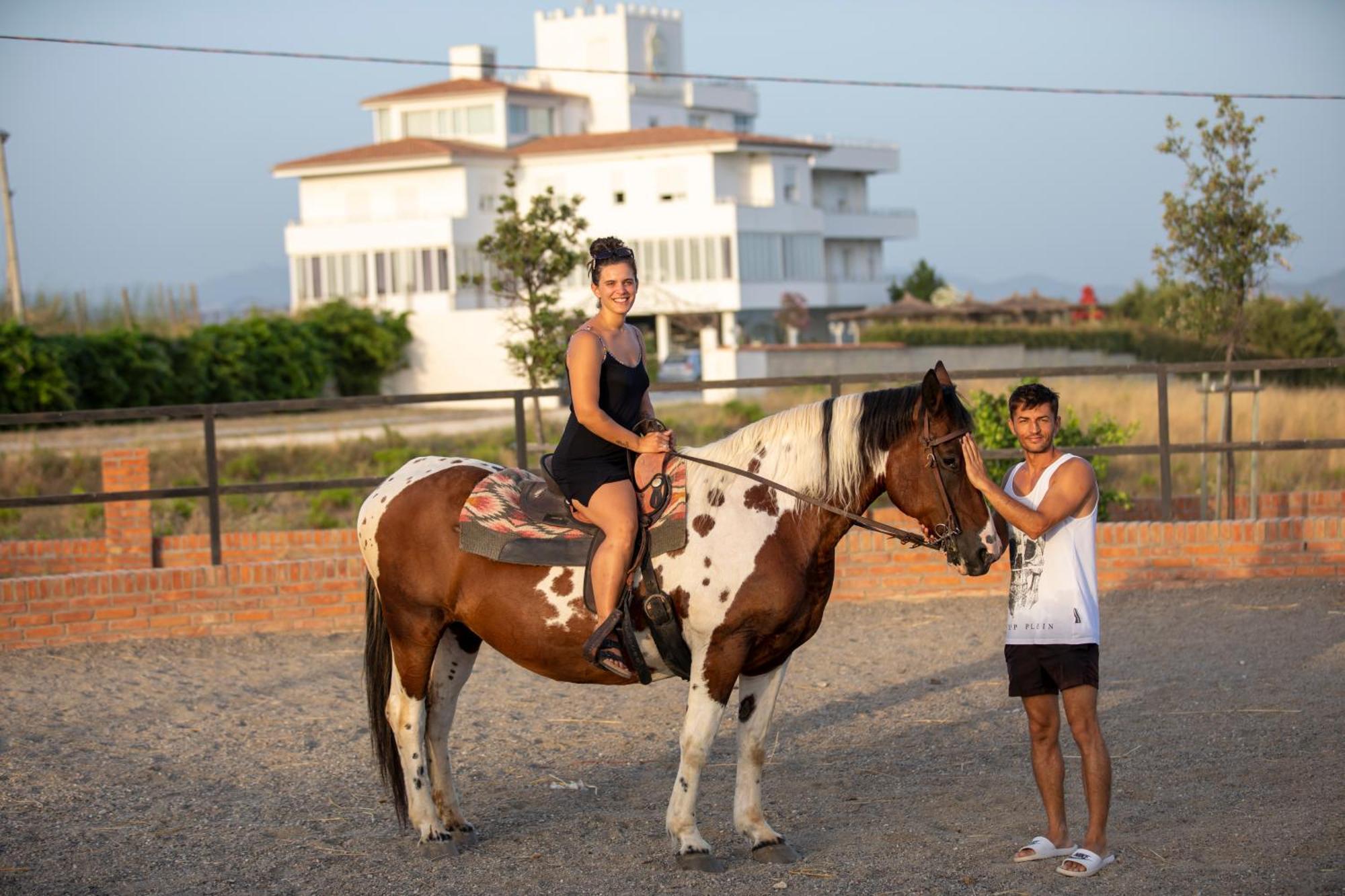 Kodra E Godenve Hotel Vile-Ballaj Bagian luar foto