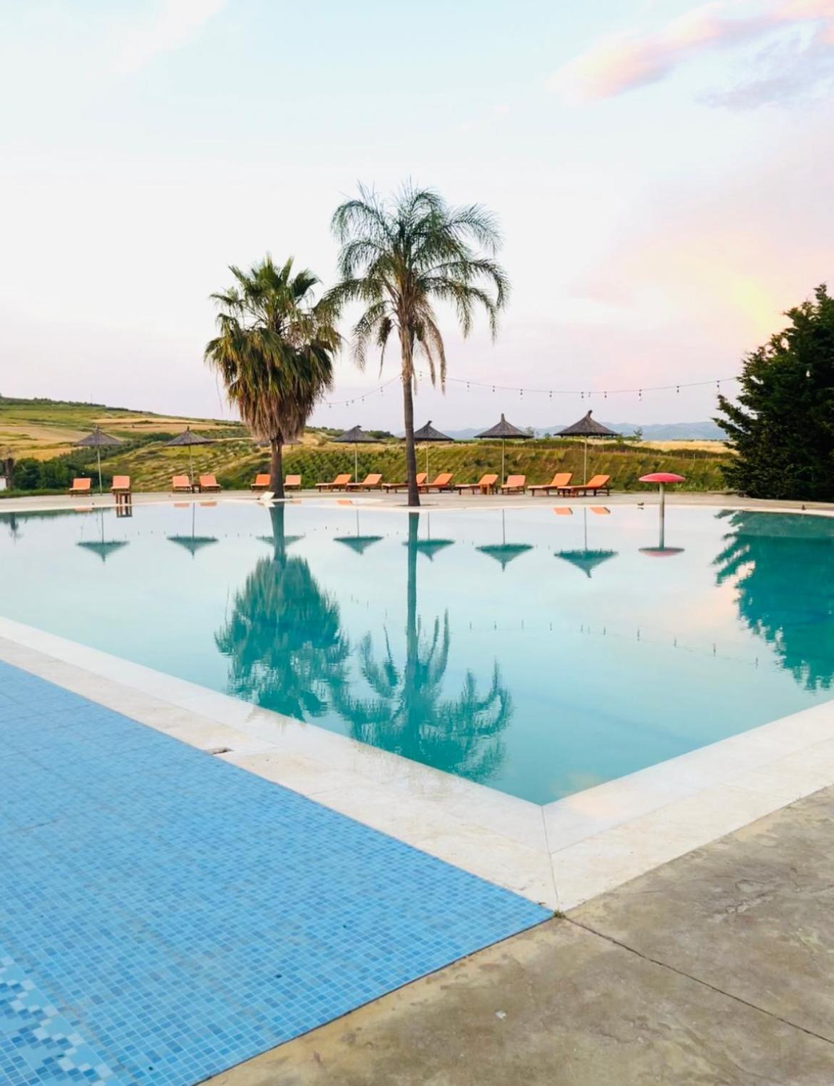 Kodra E Godenve Hotel Vile-Ballaj Bagian luar foto